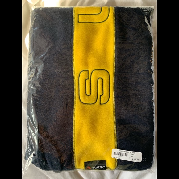 SUPREME Polartec Scarf - Navy - Picture 2 of 4